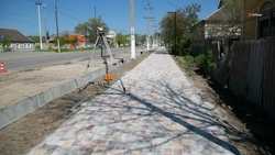 Тротуар, парковку и детскую площадку благоустроят в селе Андроповского округа