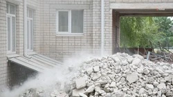 Фасад Дома культуры обновляют в селе Андроповского округа
