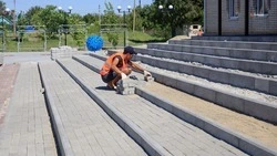 Входную группу обновляют в ДК Андроповского округа